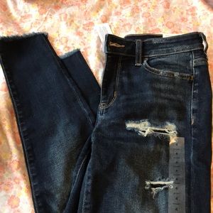 Size 4 American Eagle skinny jeans new with tags